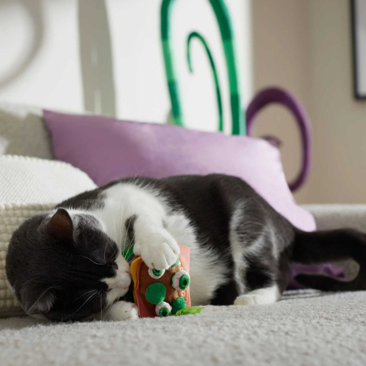 Frisco Haunted Burger Plush Cat Toy With Catnip - Image 3