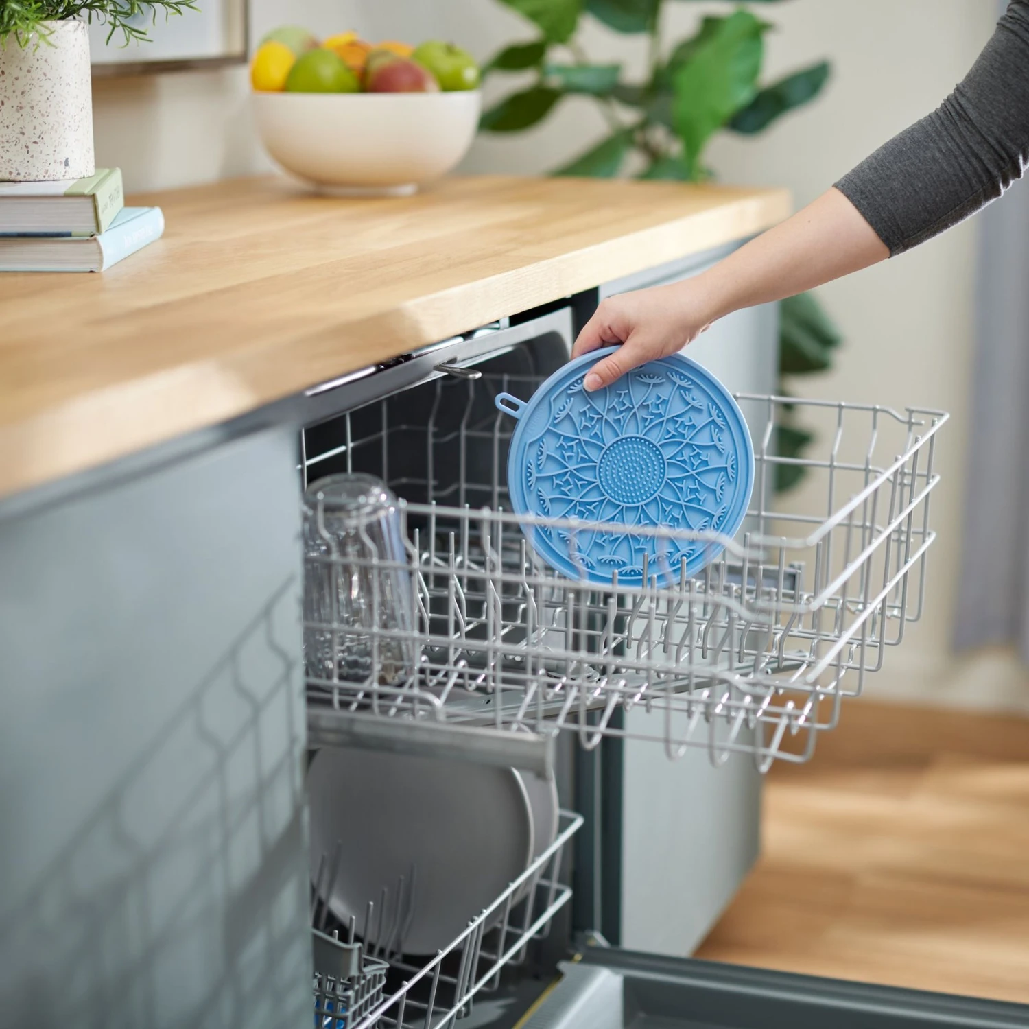 Frisco Non-skid Flower Silicone Dog & Cat Lick Mat, Blue - Image 5